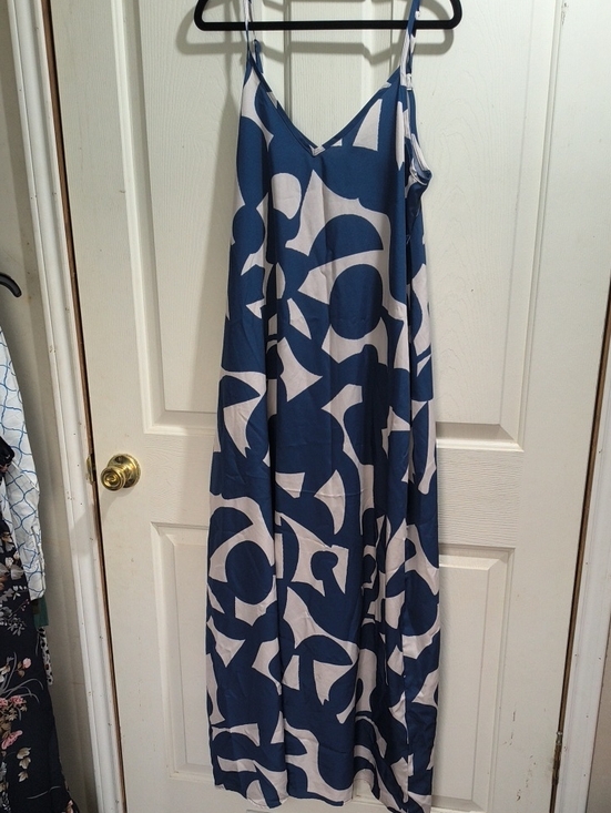 SHEIN Dresses & Skirts - SHEIN Blue & White Abstract Print Maxi Dress